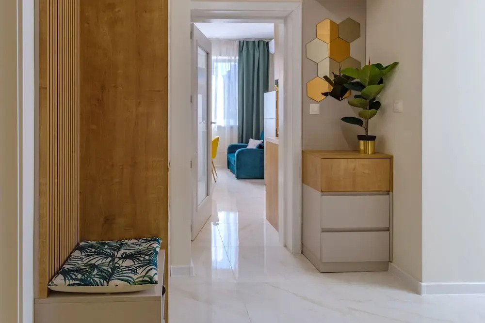 FM Deluxe 2-BDR Apartment - Springtime