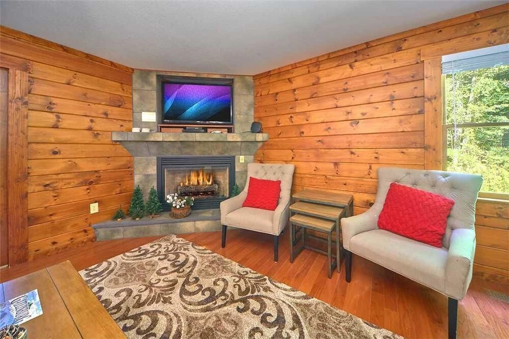 A Bear Creek 5 Bedroom Home with Hot Tub