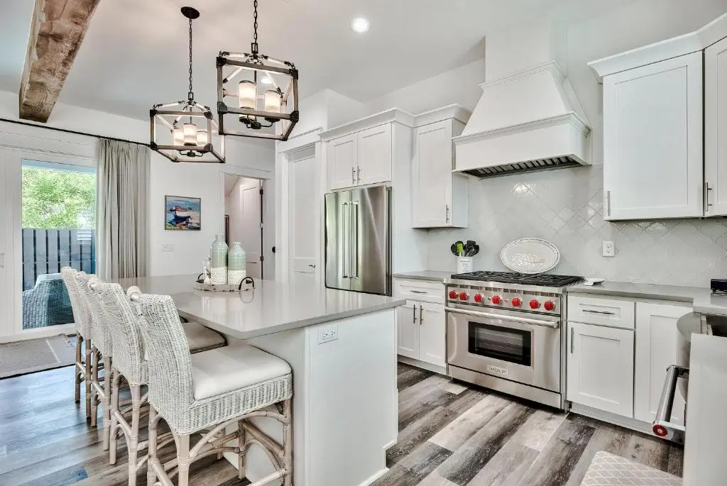 Private Pool-Grill! Walk to Beach-Restaurants - 2 Master Bedrooms!
