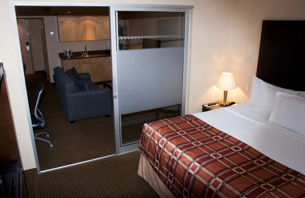 iHOTEL & Conference Centre Red Deer