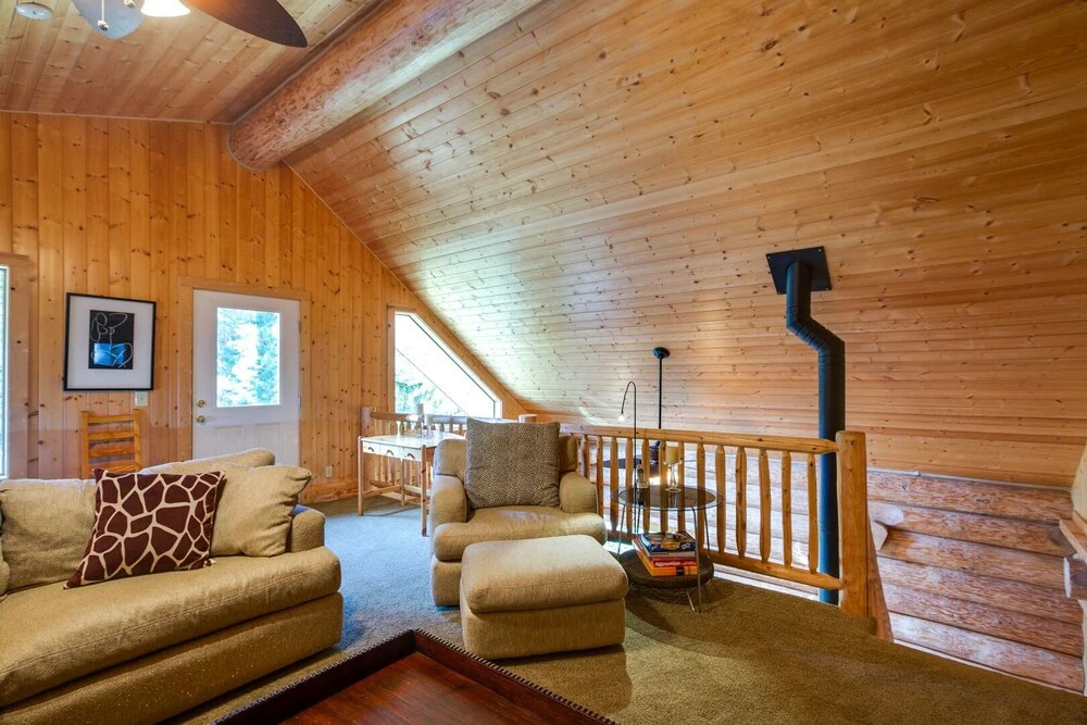 Snowline Cabin #33 - A Stunning Family Log Home With a Hot Tub and Wifi!