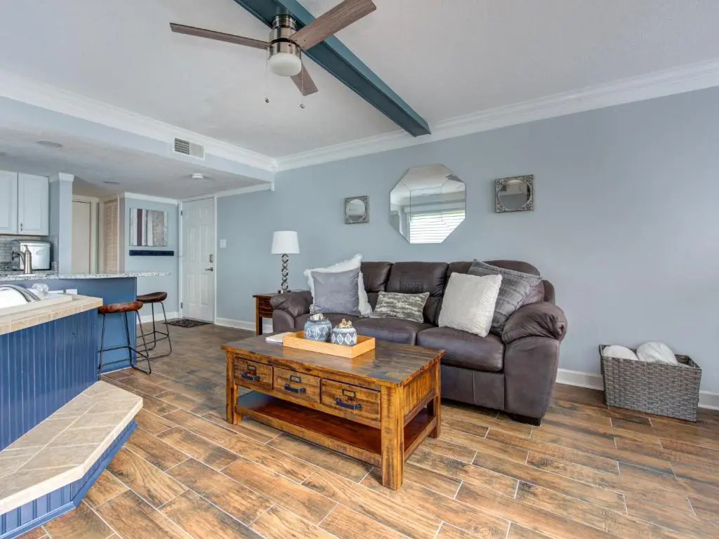 Tucked Inn 2101, Sleeps 4, Pool, Grill, Wifi