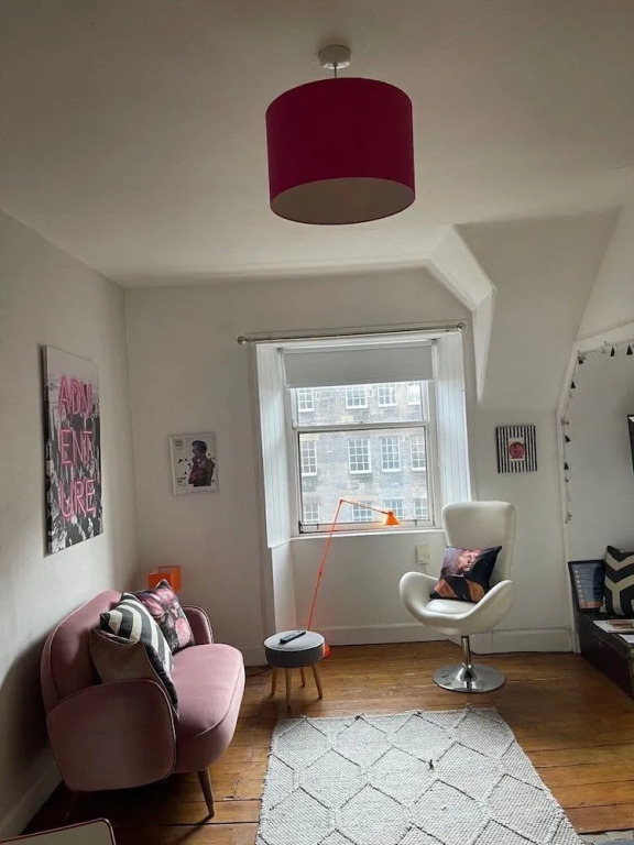 JOIVY Edinburgh Spacious Apartment - Royal Mile