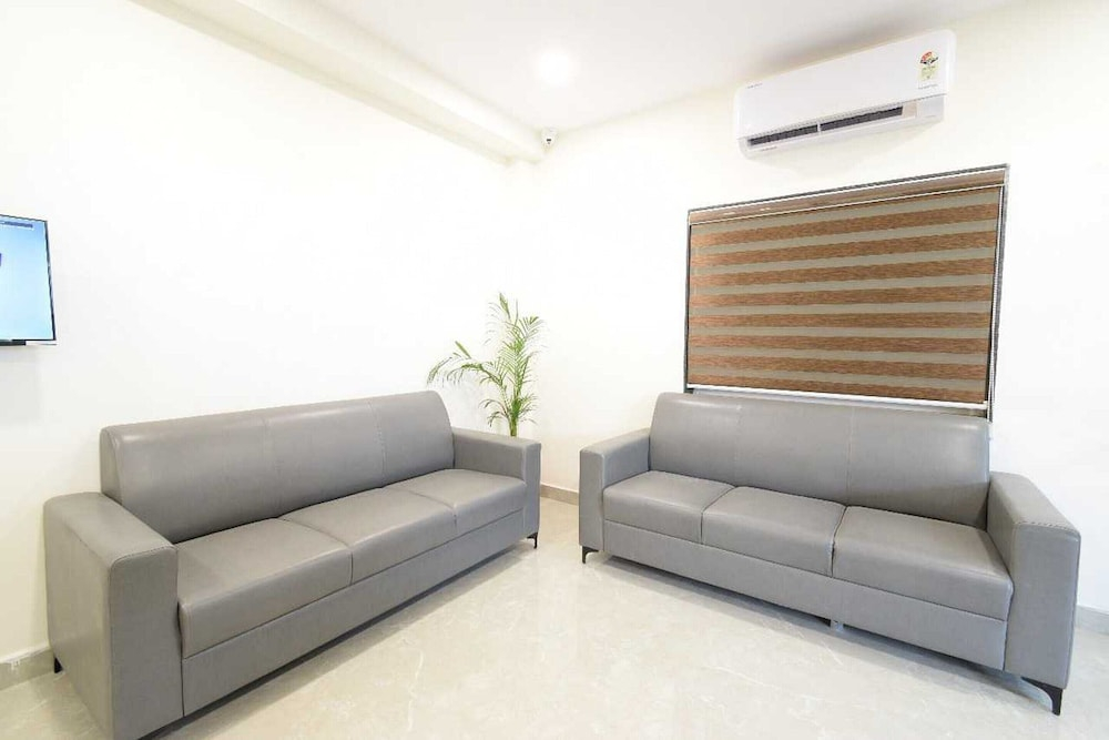 Super Townhouse Oak NFC Crossway Hyderabad