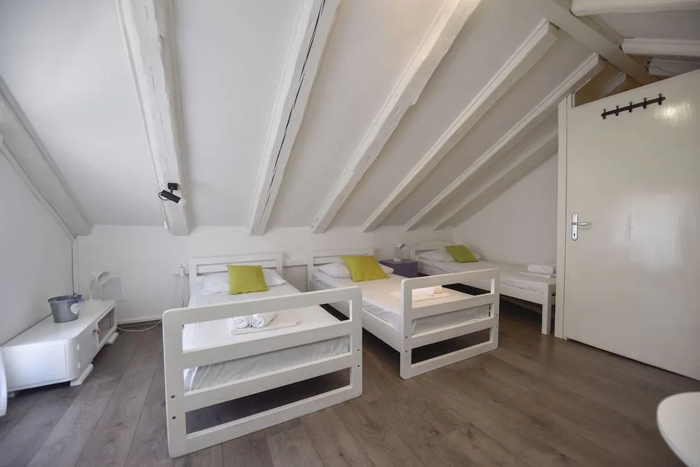 Klarisa Cozy Holiday Home with Private Garden