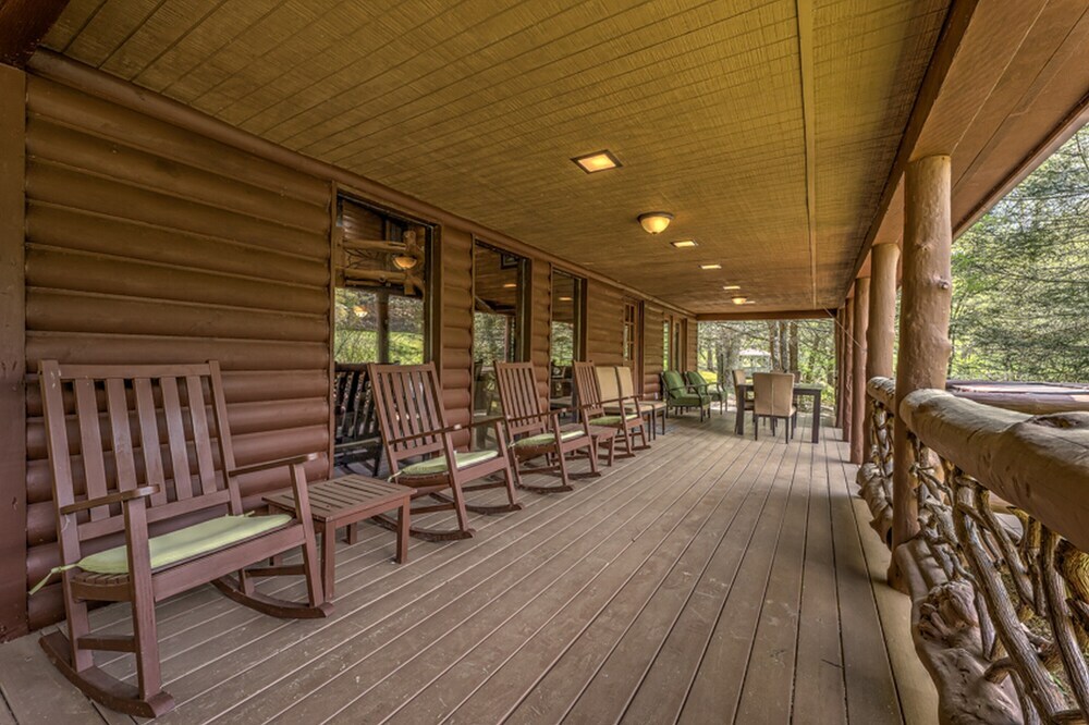 Whisper Creek Lodge by Escape to Blue Ridge