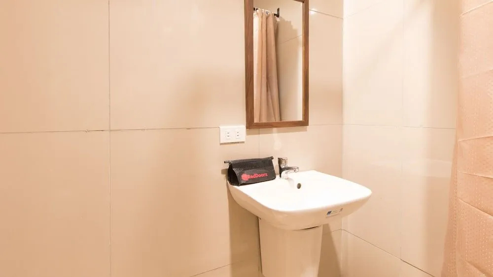 RedDoorz Plus @ Diola Villamonte Bacolod