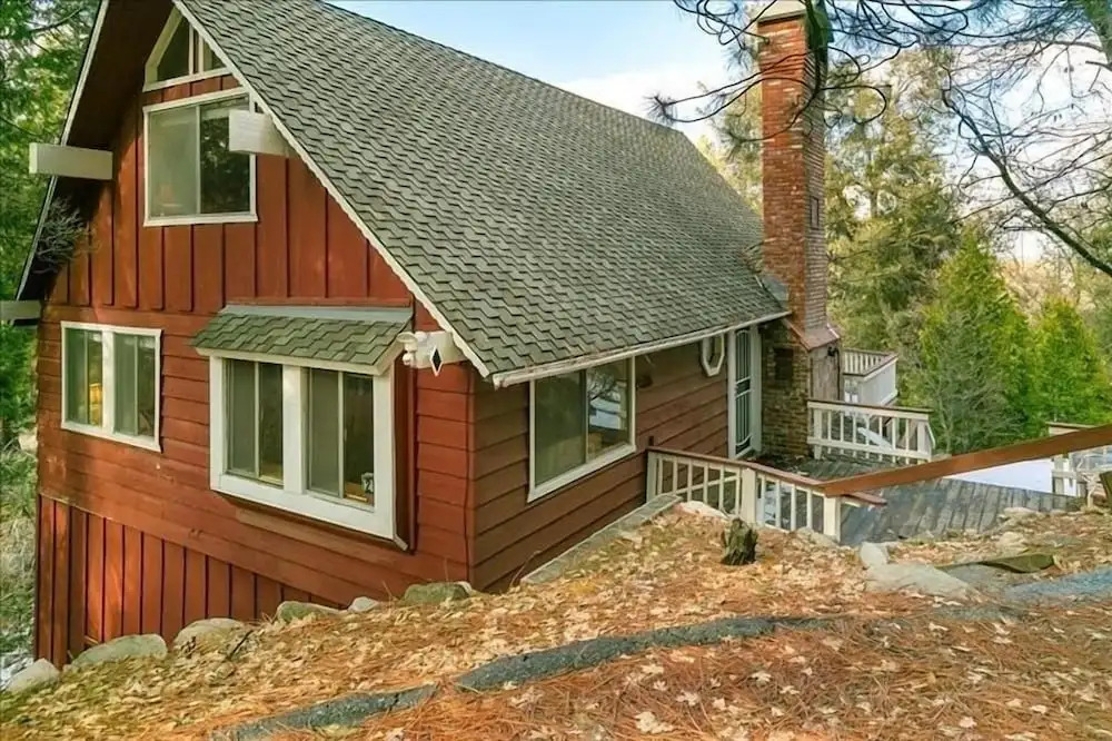 Secluded Mountain Getaway 3 Bedroom Home by RedAwning