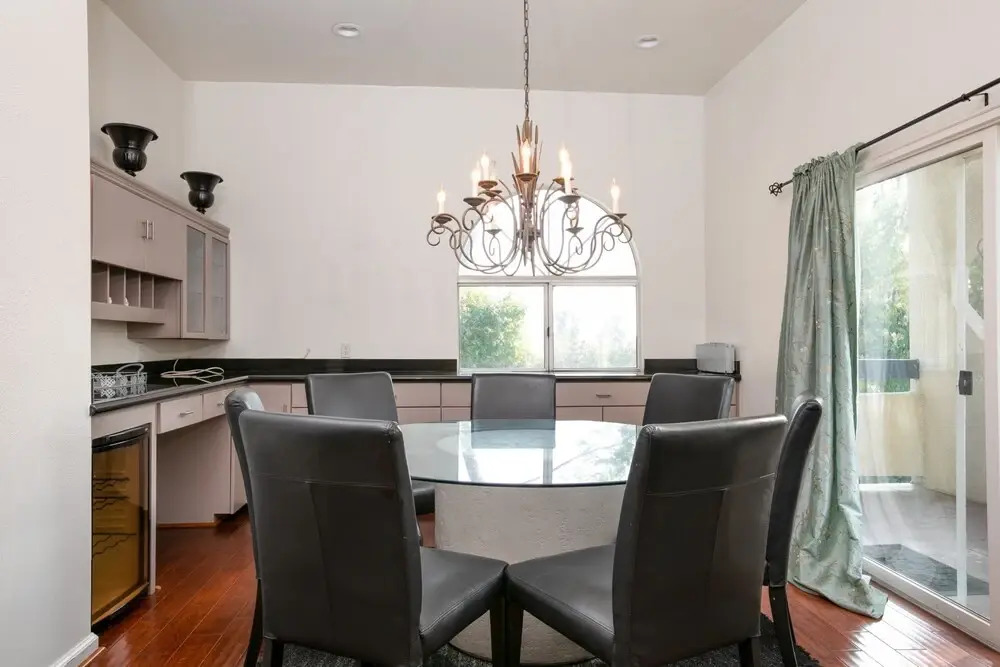 Sunny Pasadena Mansion, Sparkling Heated Pool & Projector Room!