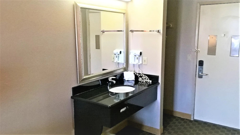 Briarwood Suites