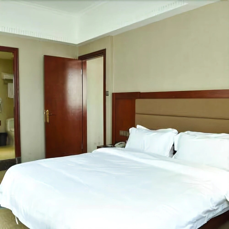 Junhua Hotel (Shantou University Road Branch)