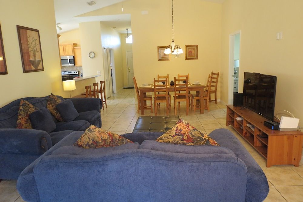Kissimmee Maingate Pool Homes by SOVH