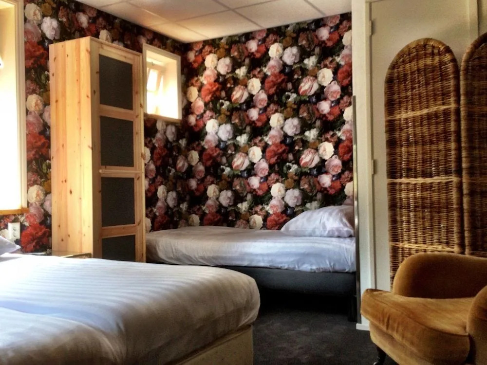 Hotel West Inn