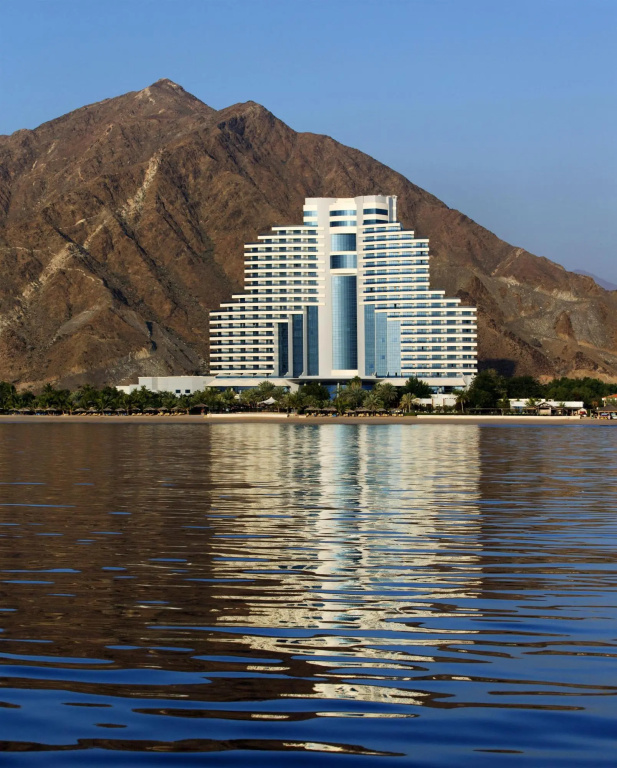 Курортный отель Le Meridien Al Aqah Beach Resort