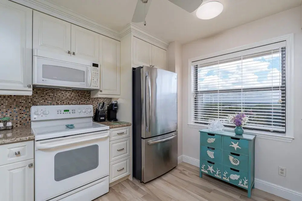 Welcome To Ambassador # 905 Penthouse 2 Bedroom Condo by RedAwning