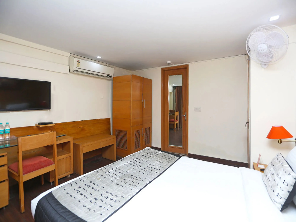 OYO 11340 Hotel Lakshmi Palace
