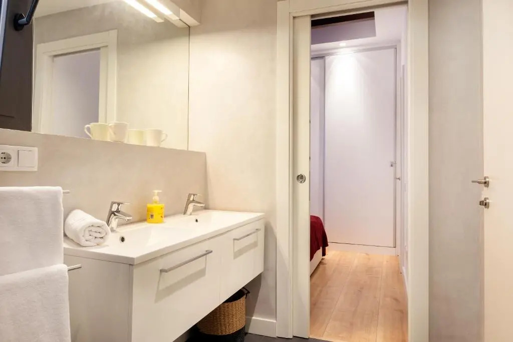 Akira Flats Urgell Apartment