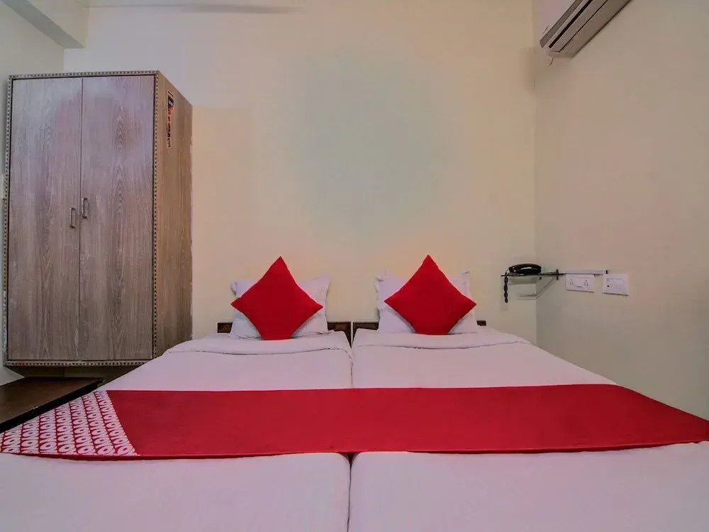 Silver Villa by OYO Rooms