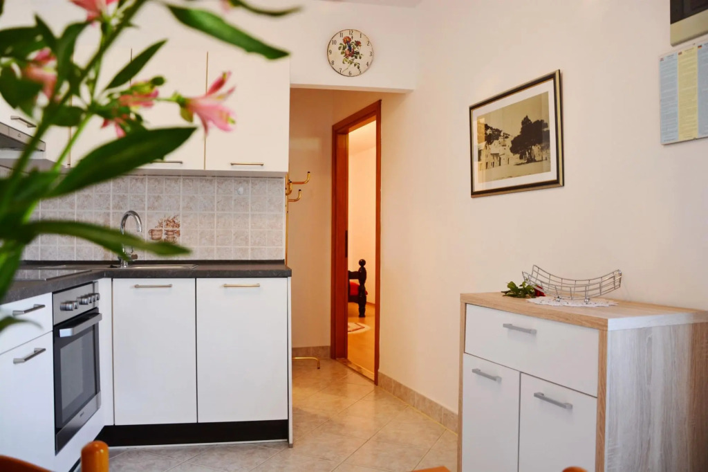 Apartments by the sea Pucisca, Brac - 15381