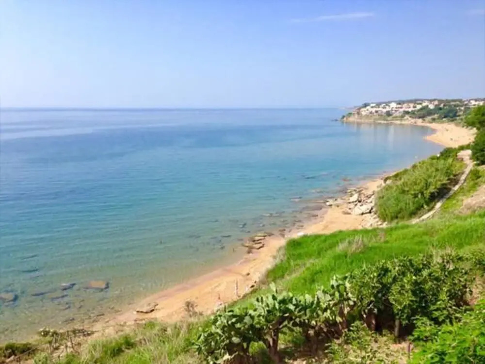 Detached Seafront Villa With Private Access To The Beach