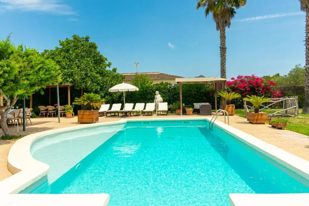 Casa con piscina a 1 km del mar y del pueblo