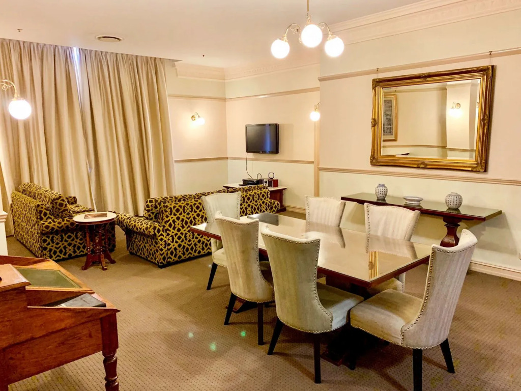 Royal Albert Hotel