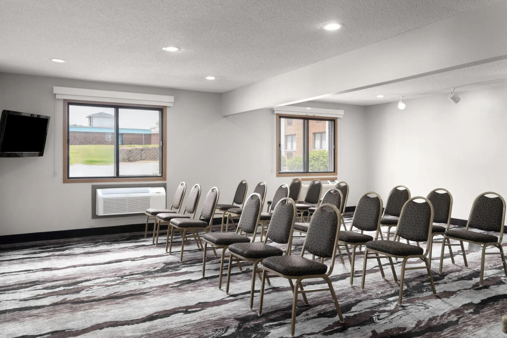 Ramada by Wyndham Cedar Rapids South