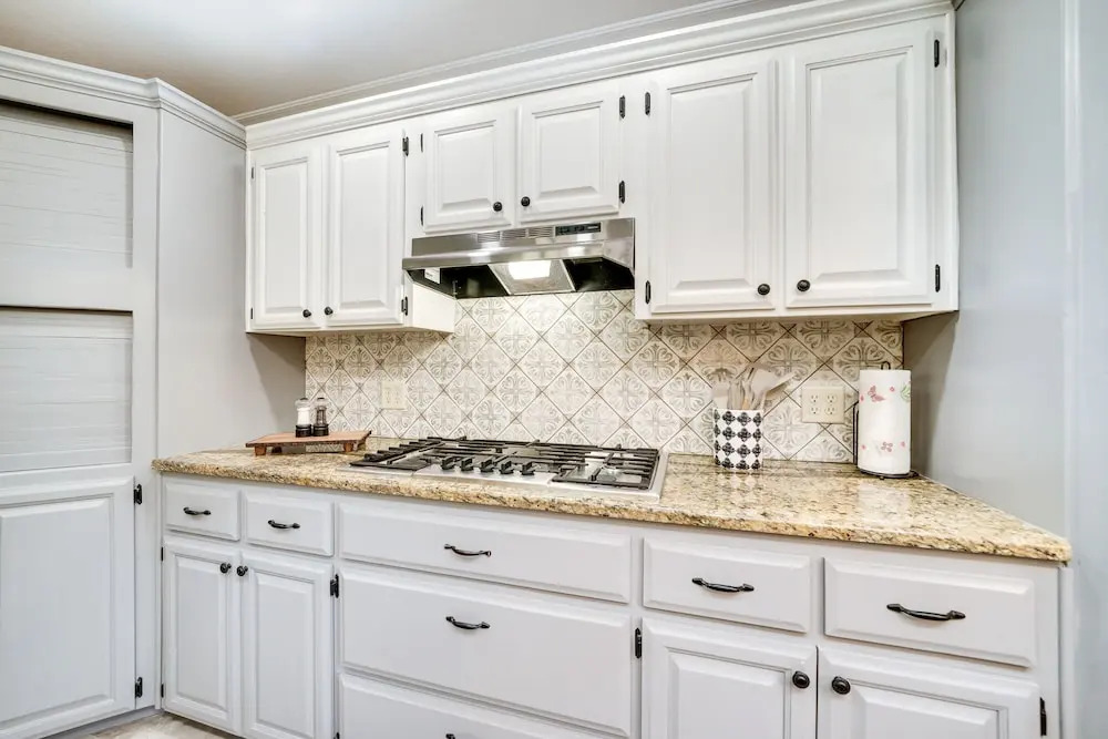 Broken Bow Vacation Rental w/ Pool & Hot Tub!
