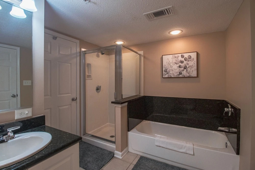 Yacht Club Villas #2-204