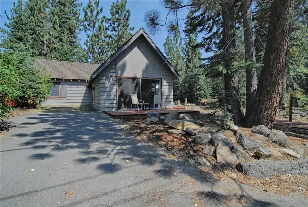 Walk to Beach From Small Family Cabin #215
