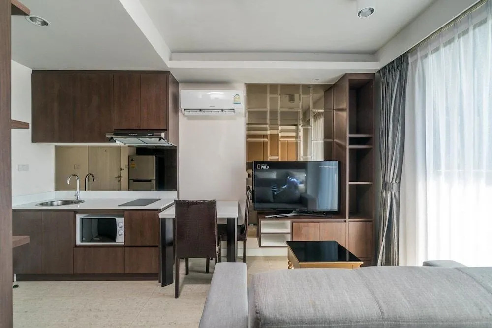 Aristo 516 - Mountain View Studio Near Beach