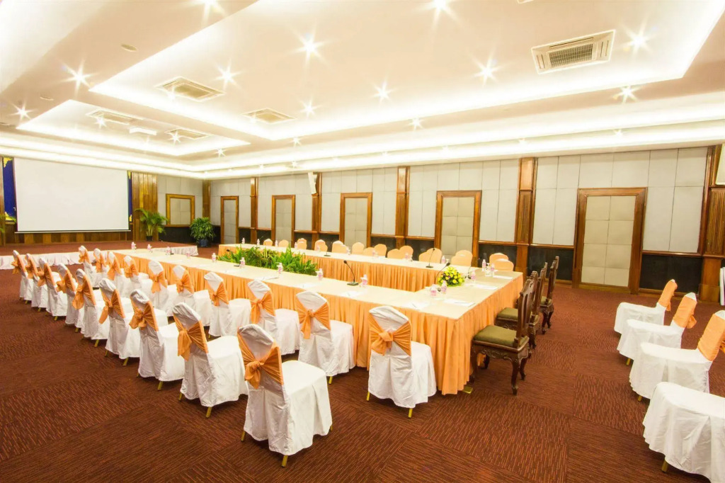 Royal Empire Hotel