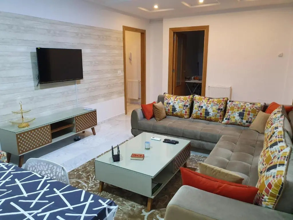 Luxury and Splendid 2 Bedrooms Apartment in Jardin De Carthage Tunis