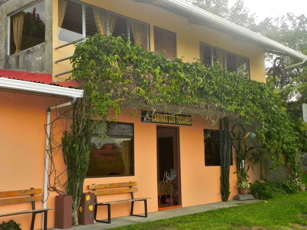 Los Tucanes Lodging