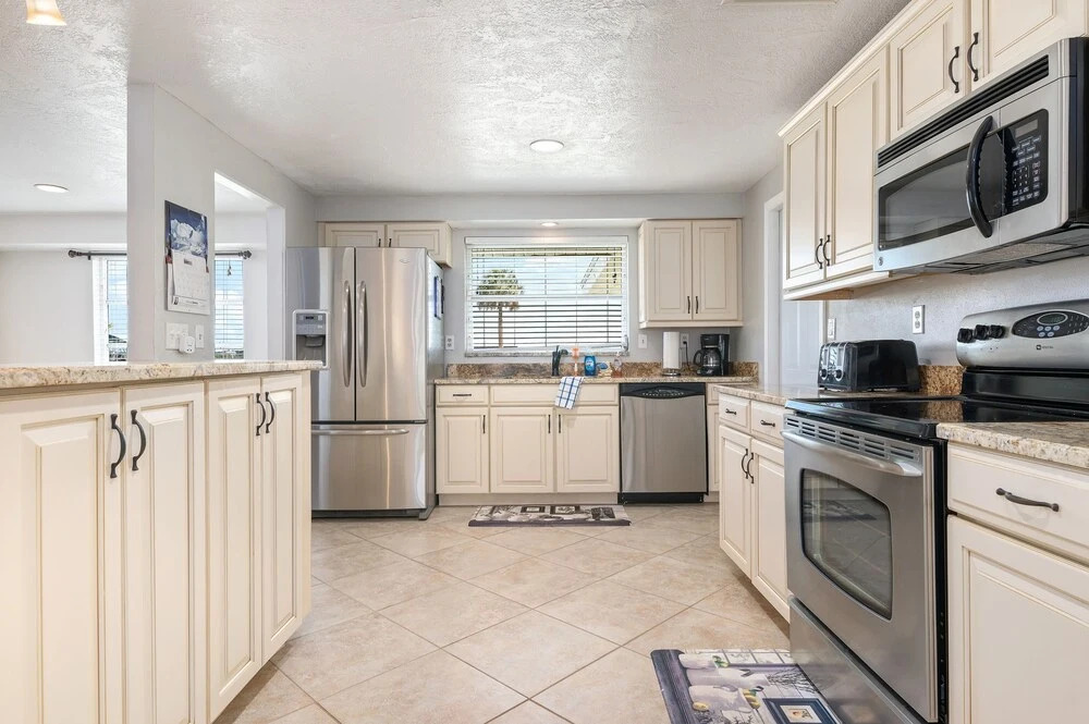 Sunshine On The River 3 Bedroom Waterfront Property 3 Home by Redawning