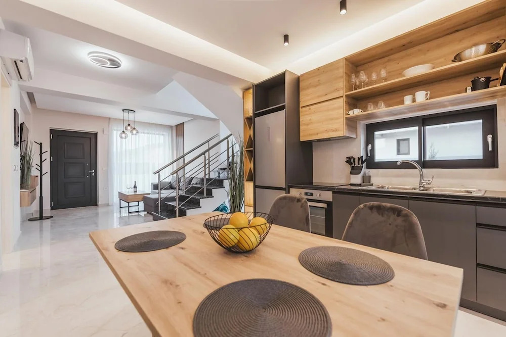 Villa Infinity Theo