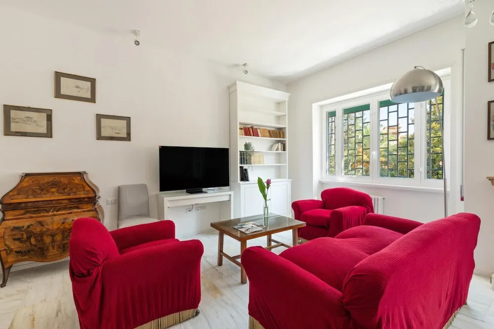 Bright And Spacious Family Apartment In Parioli