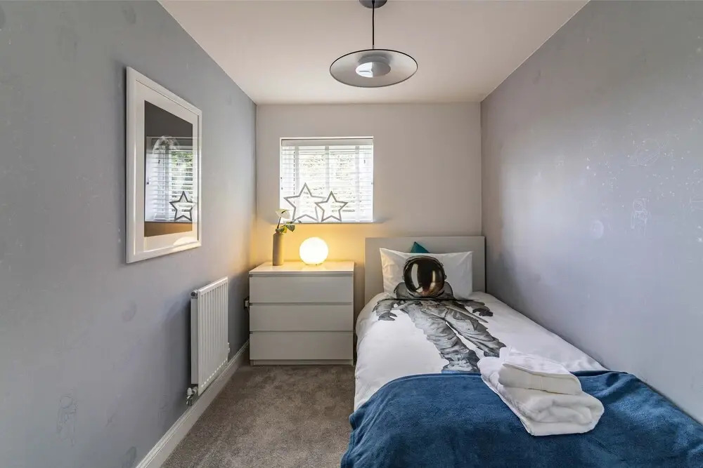 Spacious 4bed House in Derby with Garden