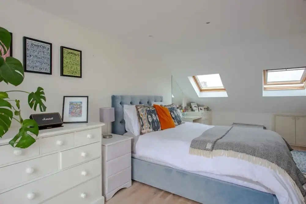 Bright2 Bedroom Apartment With Roof Terrace in Wimbledon