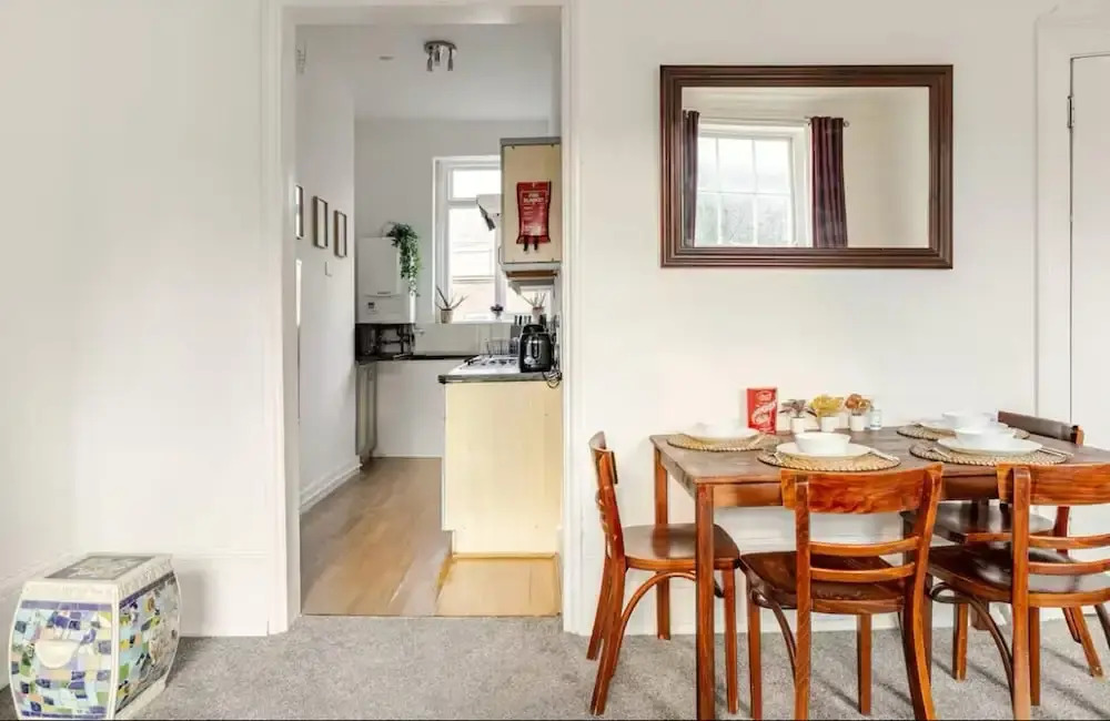 Camden 3-bed, Sleeps 6, 1 Min to Tube & Parking