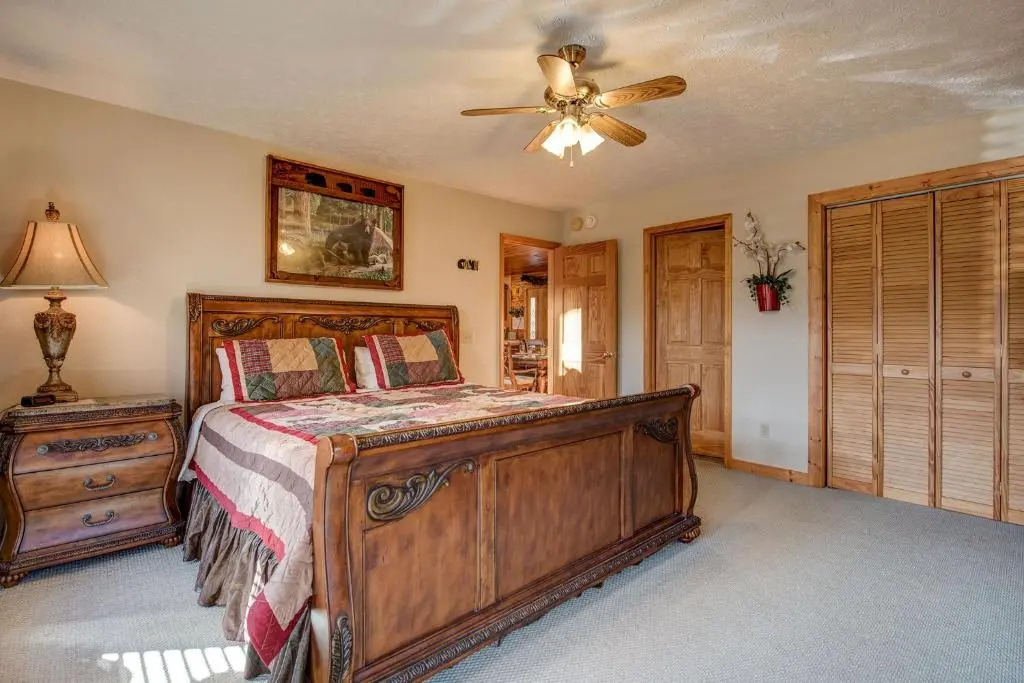 The Moose is Loose, 4 Bedrooms, Mountain View, Hot Tub, Sleeps 10
