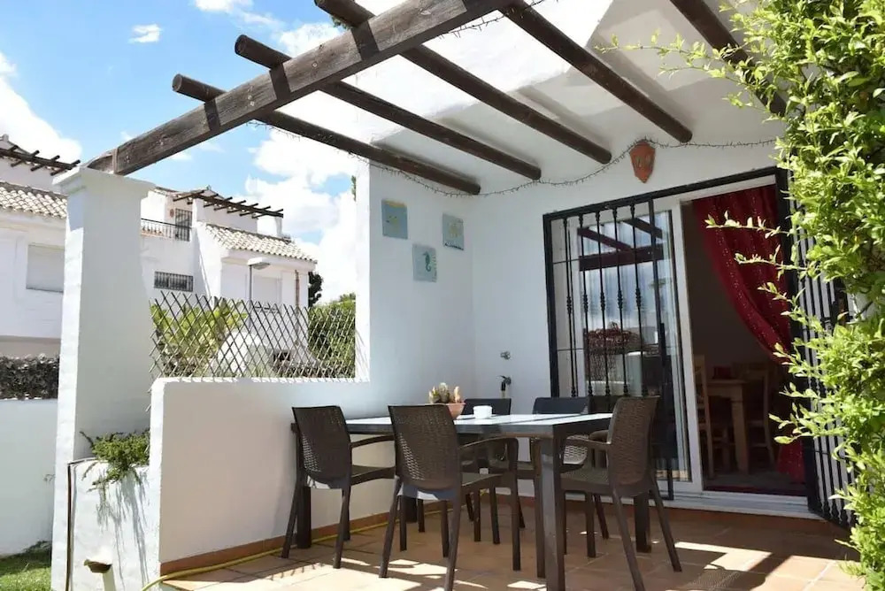 House Pauline 3 bed Poolside Private Garden M-5