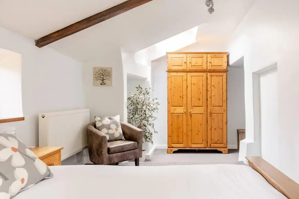Oldmill-2bed-sleeps6-privategarden-optionalhottub