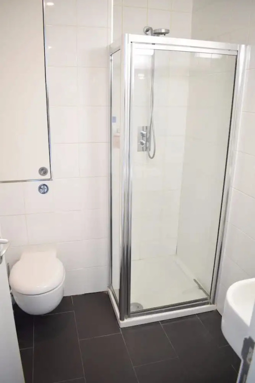 2 Bed Shoreditch Flat