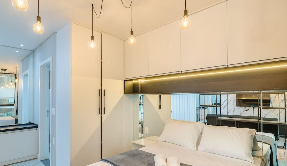 IFT - Ed. Infinity Tower Flat 350m da Meia Praia