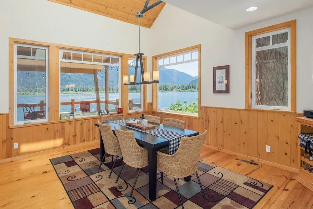 Lazy Bear Lodge 3 Bedroom Home by NW Comfy Cabins by RedAwning
