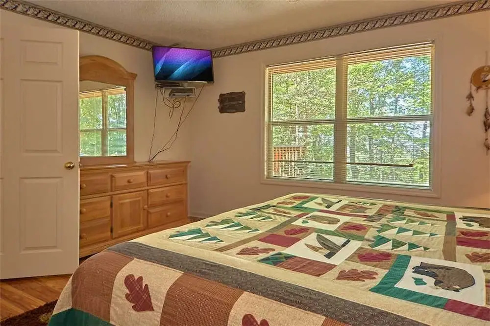 Mountain Hideaway 1 Bedroom Home with Fireplace