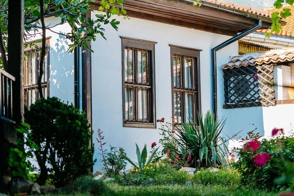 The Zoev House