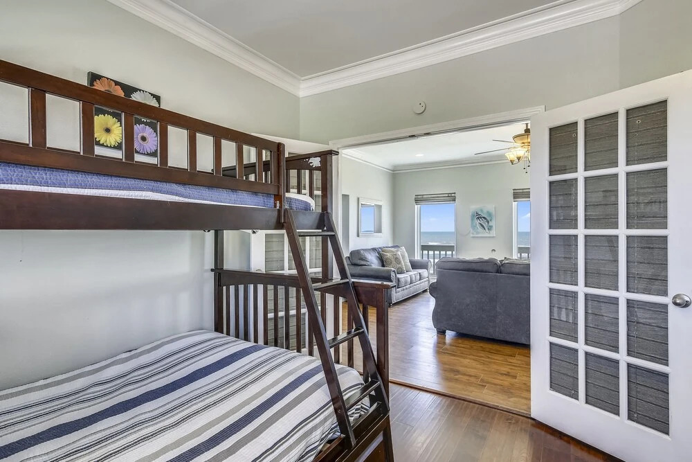 Kahala 11835 - 6 Br Home