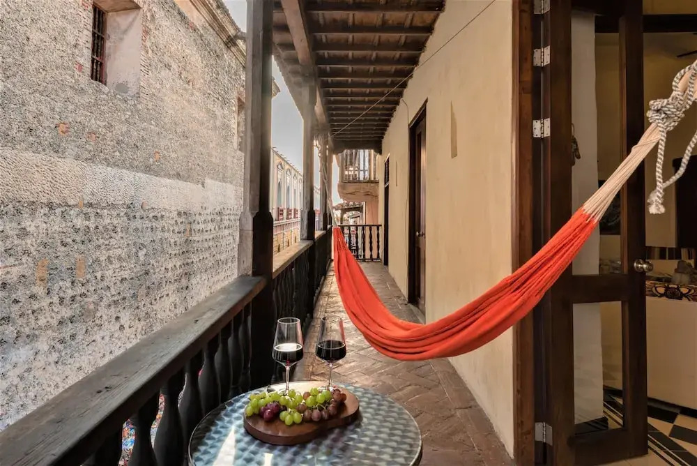 Casa San Pedro -exclusive 3BR Colonial Apartment in Old City by